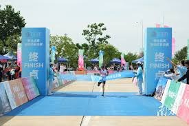 尺帝为买Uzi皮肤抛弃底线！直播索要“屁股费”，希望MSI请神Uzi